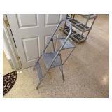 Aluminum step ladder