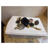 Tote of brooches