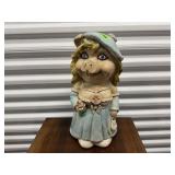 Miss Piggy statue