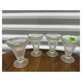 Glass sundae dishes (4)