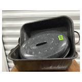 Enamel roasting pans (2), oval lid