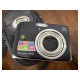 GE Digital point & shoot camera, case