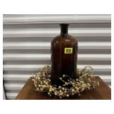 Brown bottle, berry wreaths (2)