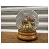 Santa Claus musical snowglobe