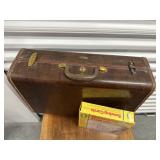Vintage Samsonite suitcase, lacing game
