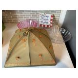 Picnic savers, plastic party bowls, paper napkins