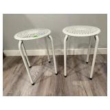 Round white plant stands (2)