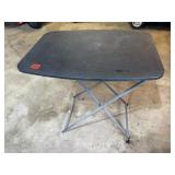 Folding table