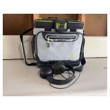 Insulated lunch tote, headphones