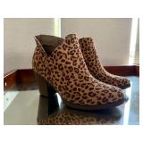Cheetah ankle bootssize 8