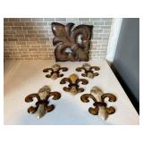 Fleur de lis wall hangings (6)