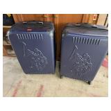 Hard sided luggage (2)