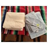 Bath towels. 4 white towels, 2 blue towels,