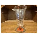 Glass measuring cup