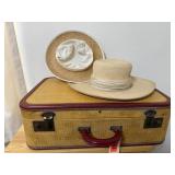Suitcase, straw, sun hats (2)