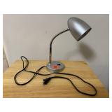 Adjustable desk lamp