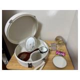 Round vanity suitcase, hand mirrors