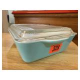 Pyrex teal baking dish with lid