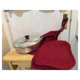 Vintage Wagner skillet, aprons (3)