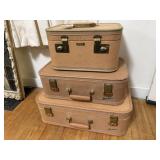 Vintage suitcases (3)