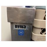 Dyna Lift, self leveling plate dispenser