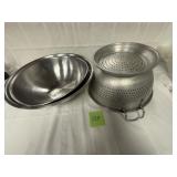 Large mixing bowls and strainer