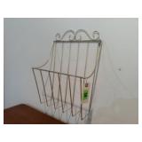 Wire wall magazine rack