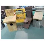 Crate of birdhouses (2), squirrel feeder