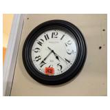 Round battery operated wall clock