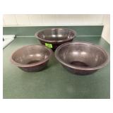 Pyrex stacking mixing bowls (3)
