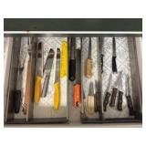 Contents of cutlery drawer