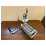 Hand crank meat tenderizer