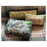 Decorative pillows (3)