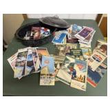 Roasting pan, service station, travel maps