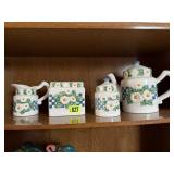 Daisy teapot, creamer, sugar dish & napkin