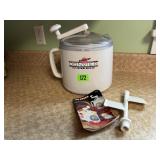 Hand ice cream maker