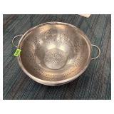 Large strainer and two large bowls