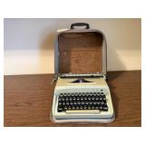 Portable Remington Ten-Forty typewriter