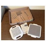 Miracle Thaw plates (2), meat forks