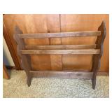 Wood quilt stand
