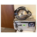 Black & Decker corded circular saw