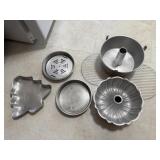 Bundt, cake baking pans, cooling racks