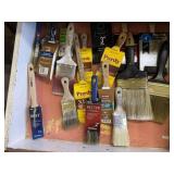 Assorted paint brushes
