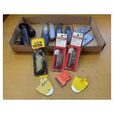 Box cutters, scrapers, razor blades