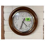 Battery operated wall clock