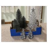 Bottle brush, plastic Christmas trees