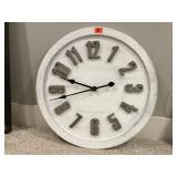Battery operated wall clock