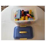 Tote of building blocks
