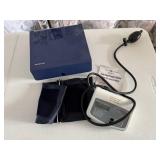 Digital blood pressure monitor