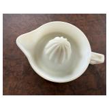Milk glass juicer